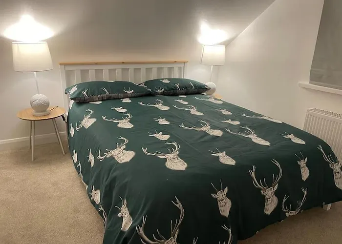 Stylish & Spacious 2 Storey, 3 Bed Apartment