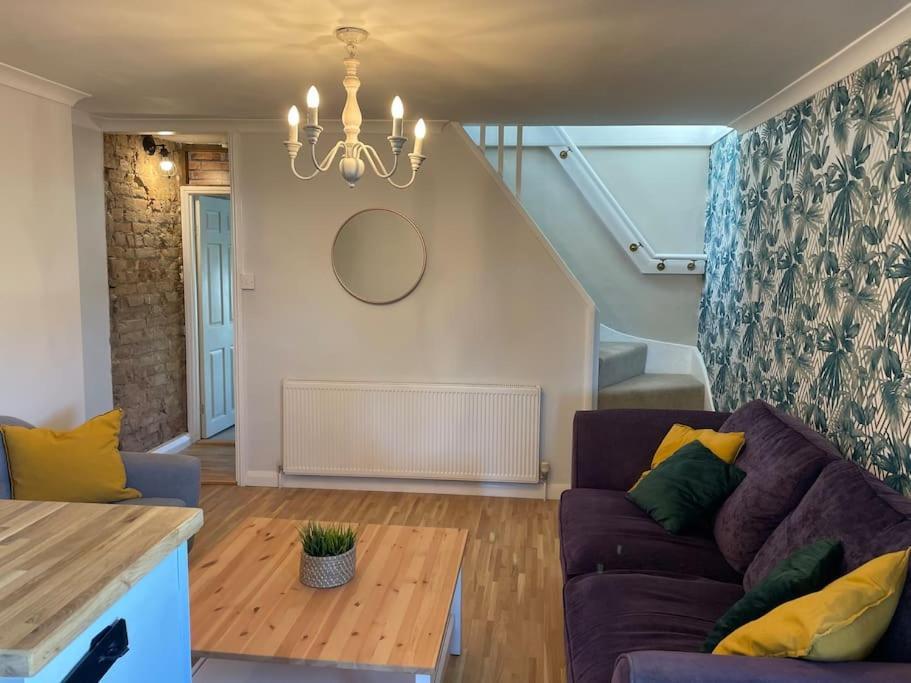 Apartment Stylish & Spacious 2 Storey, 3 Bed