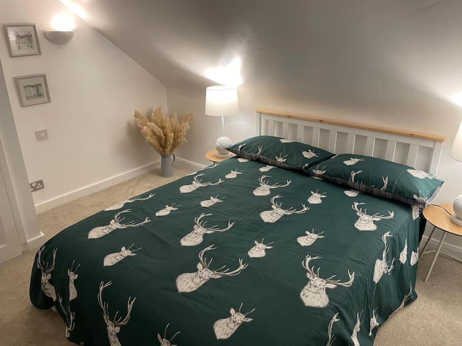 Stylish & Spacious 2 Storey, 3 Bed Gravesend