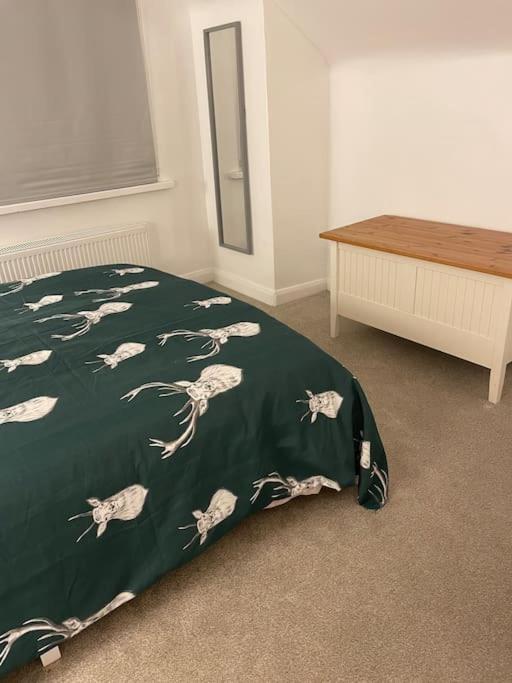 Stylish & Spacious 2 Storey, 3 Bed Apartment *