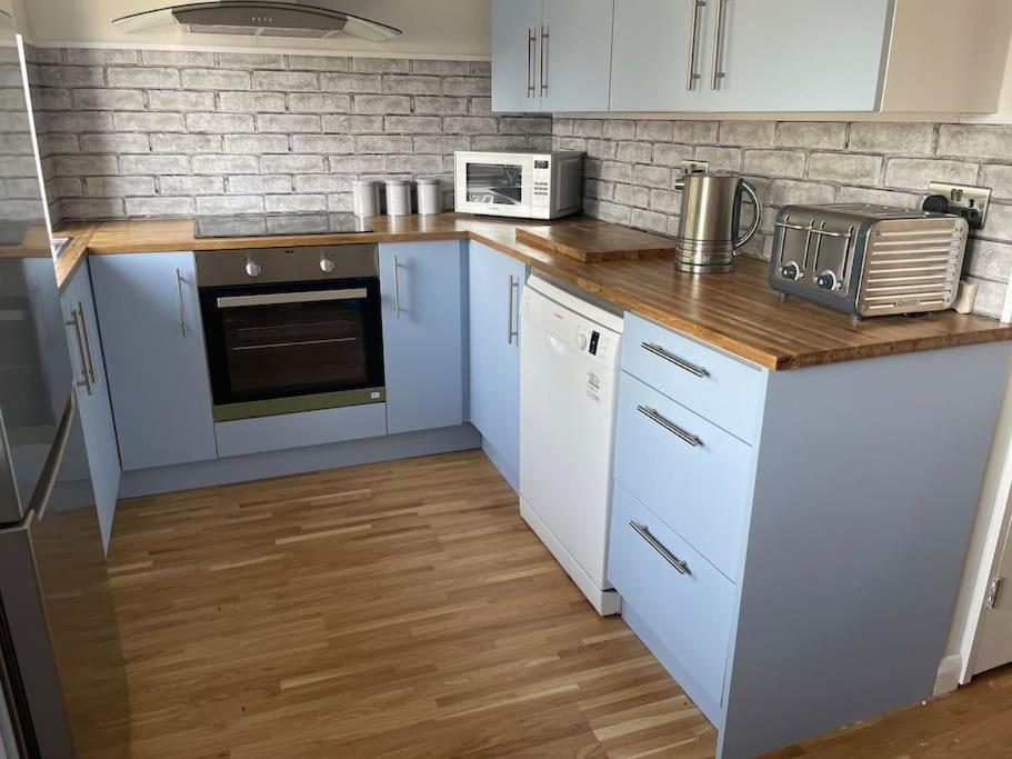 Stylish & Spacious 2 Storey, 3 Bed *