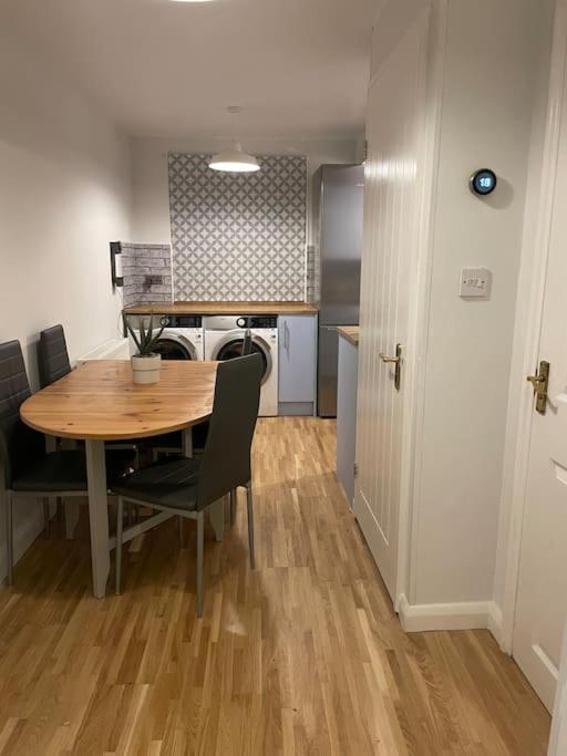 Stylish & Spacious 2 Storey, 3 Bed Apartment *